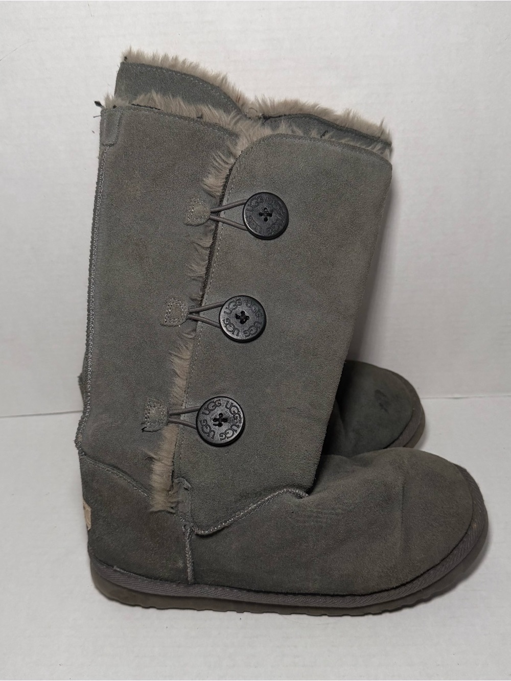 UGG Bailey Button Triplet Boots Women's Sz 9 Gray Tall Sheepskin Lined Classic